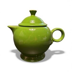Fiesta “Shamrock” Teapot – 44 oz – Retired Color with Original Sticker